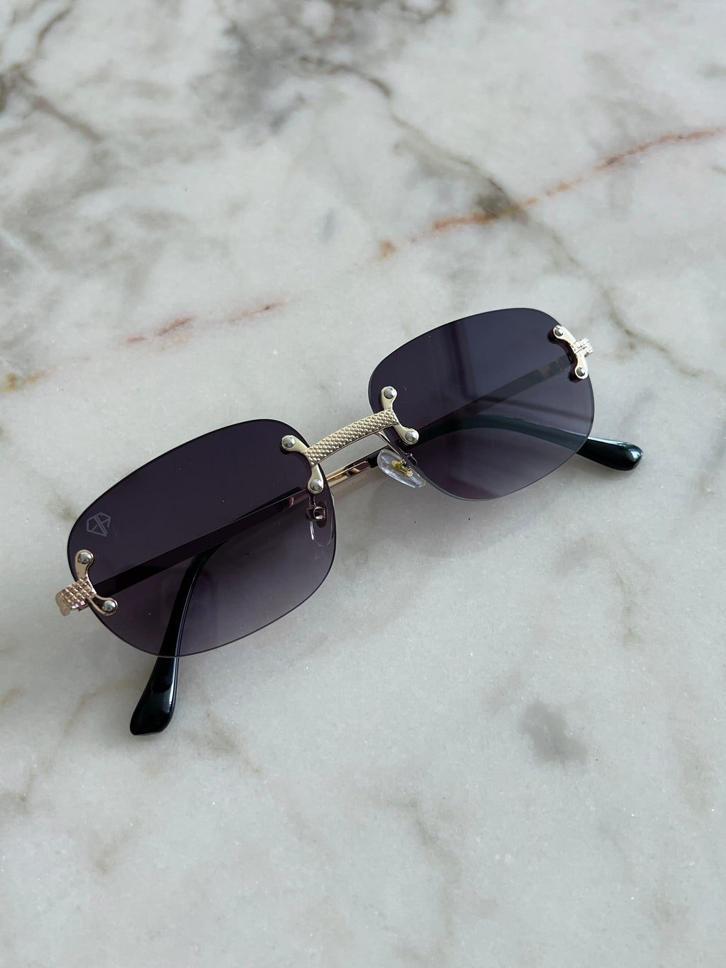 MAGNO | Lunettes de Soleil Gris Fumé